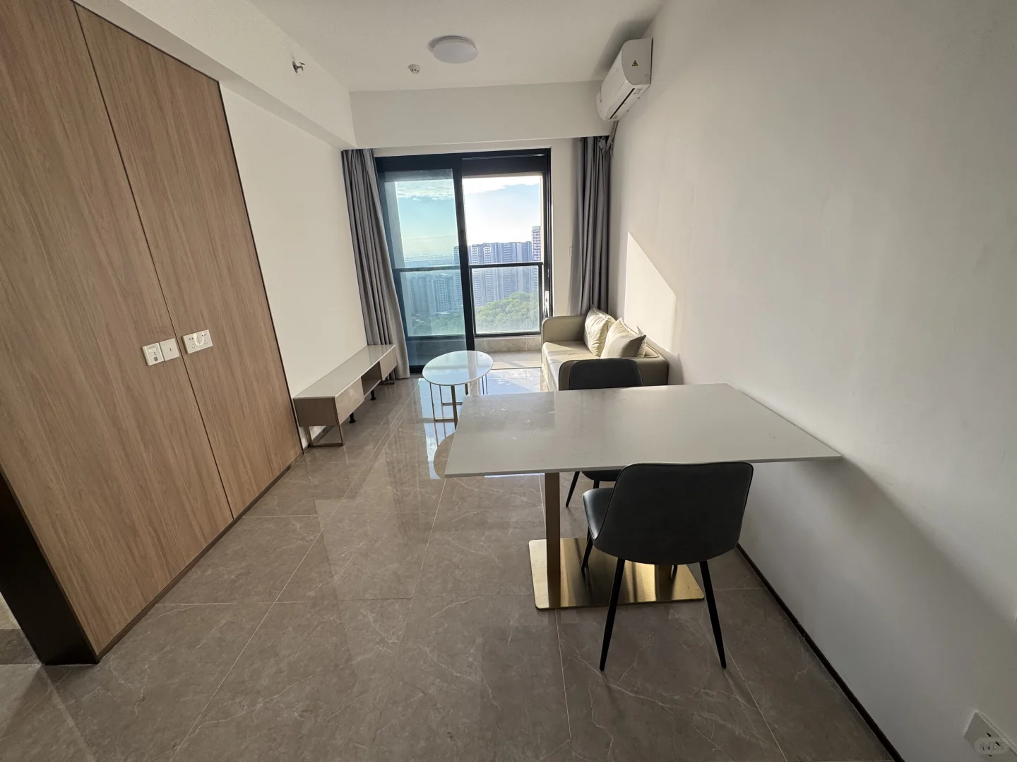 怀德国际一房一厅出租 拎包即住 停车方便