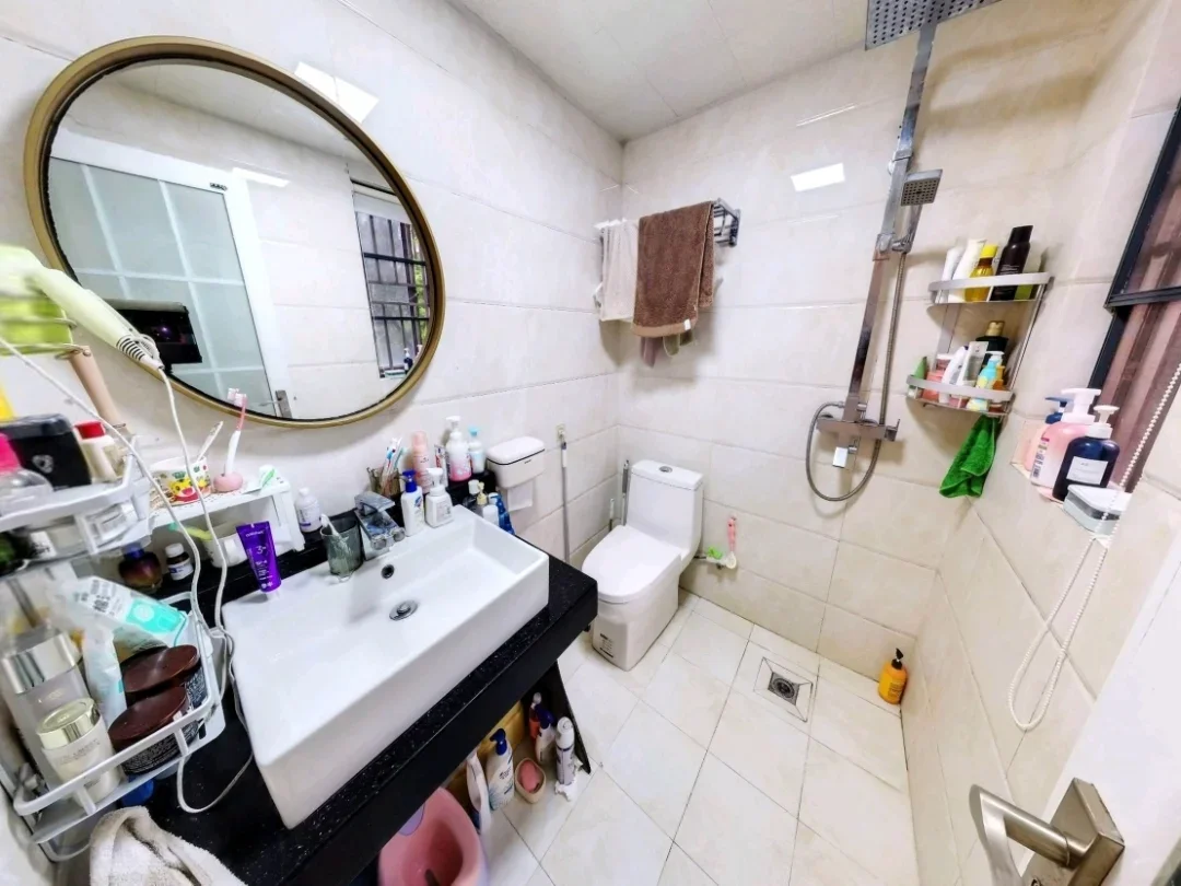 深圳业主卖房🏠自住九年，75平，175w💰