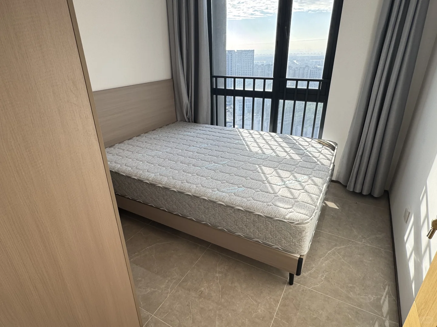 怀德国际一房一厅出租 拎包即住 停车方便