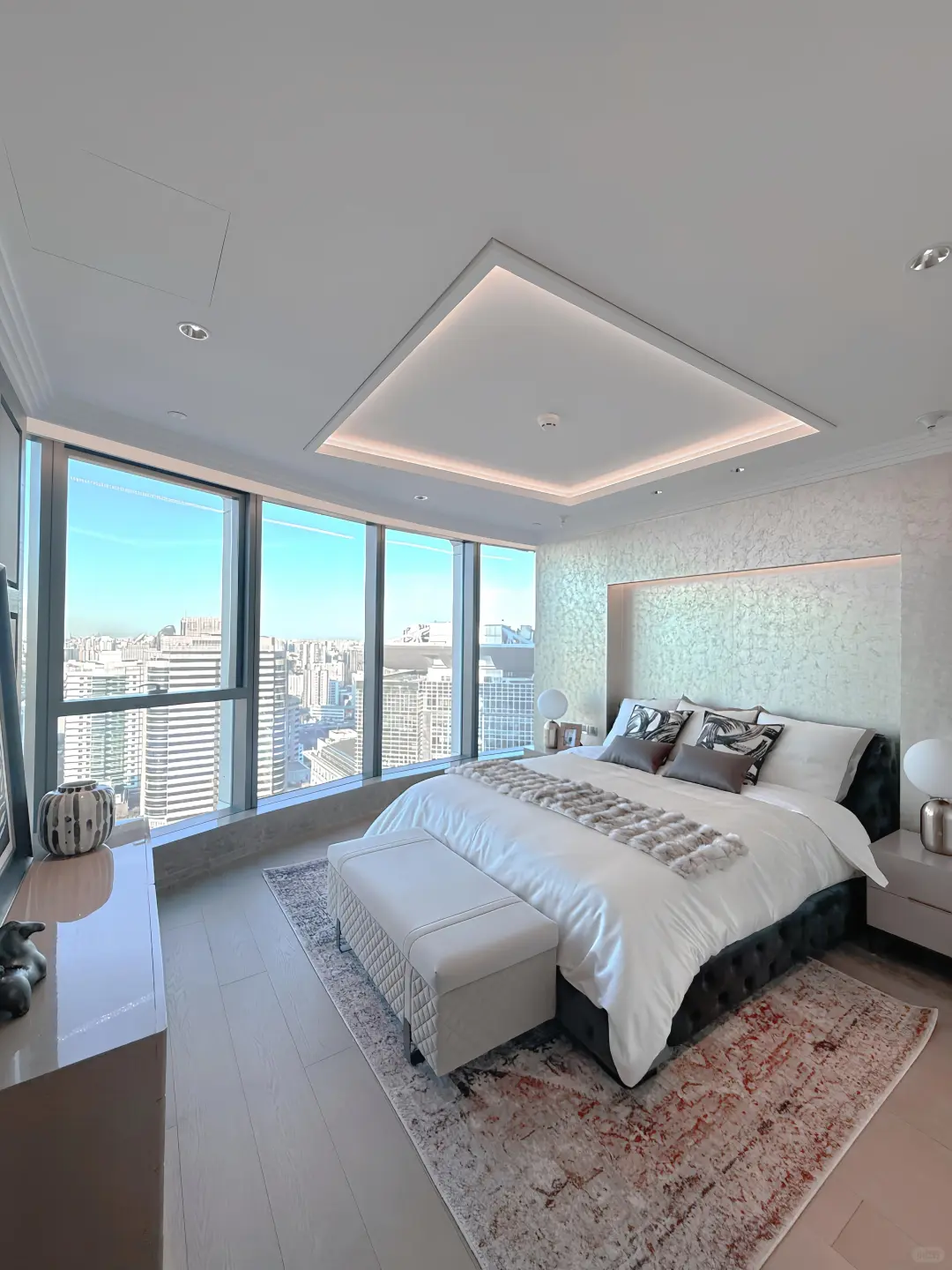 上海静安大平层原价2300万（现在1350万出）