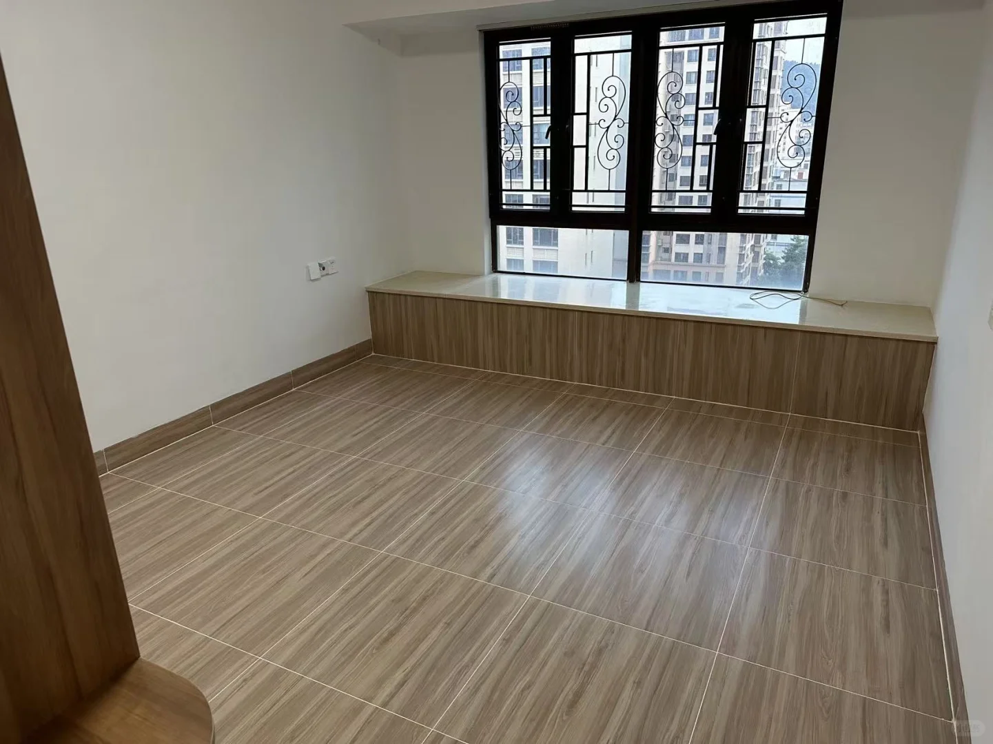 怀德万象汇 怀德峰景132平三房两卫空房出租