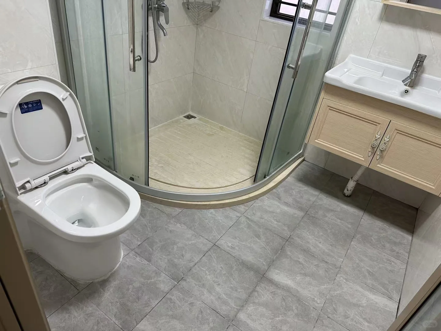 怀德万象汇 怀德峰景132平三房两卫空房出租