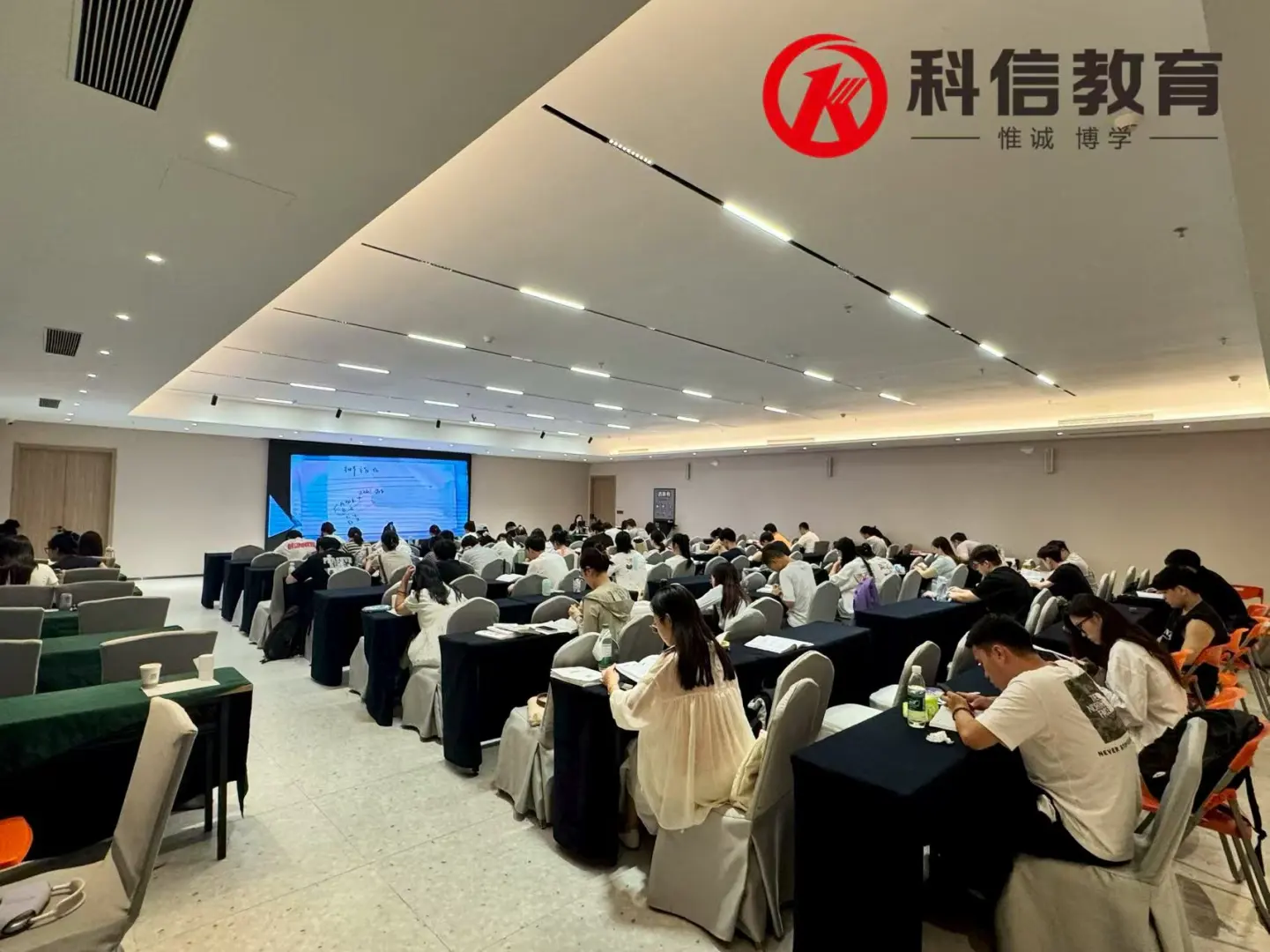 前台教务老师这样可以吗🧐