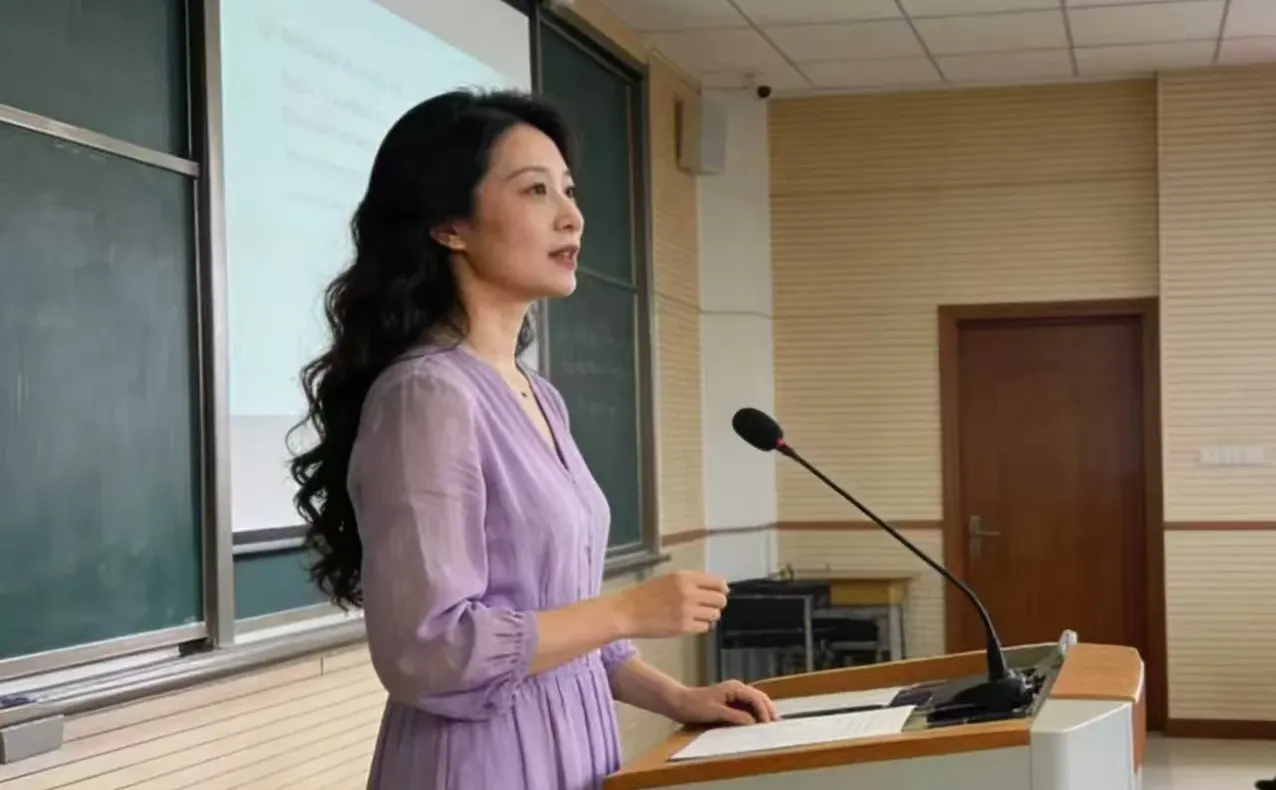 竞聘教务处：她的教案，全校老师追着要