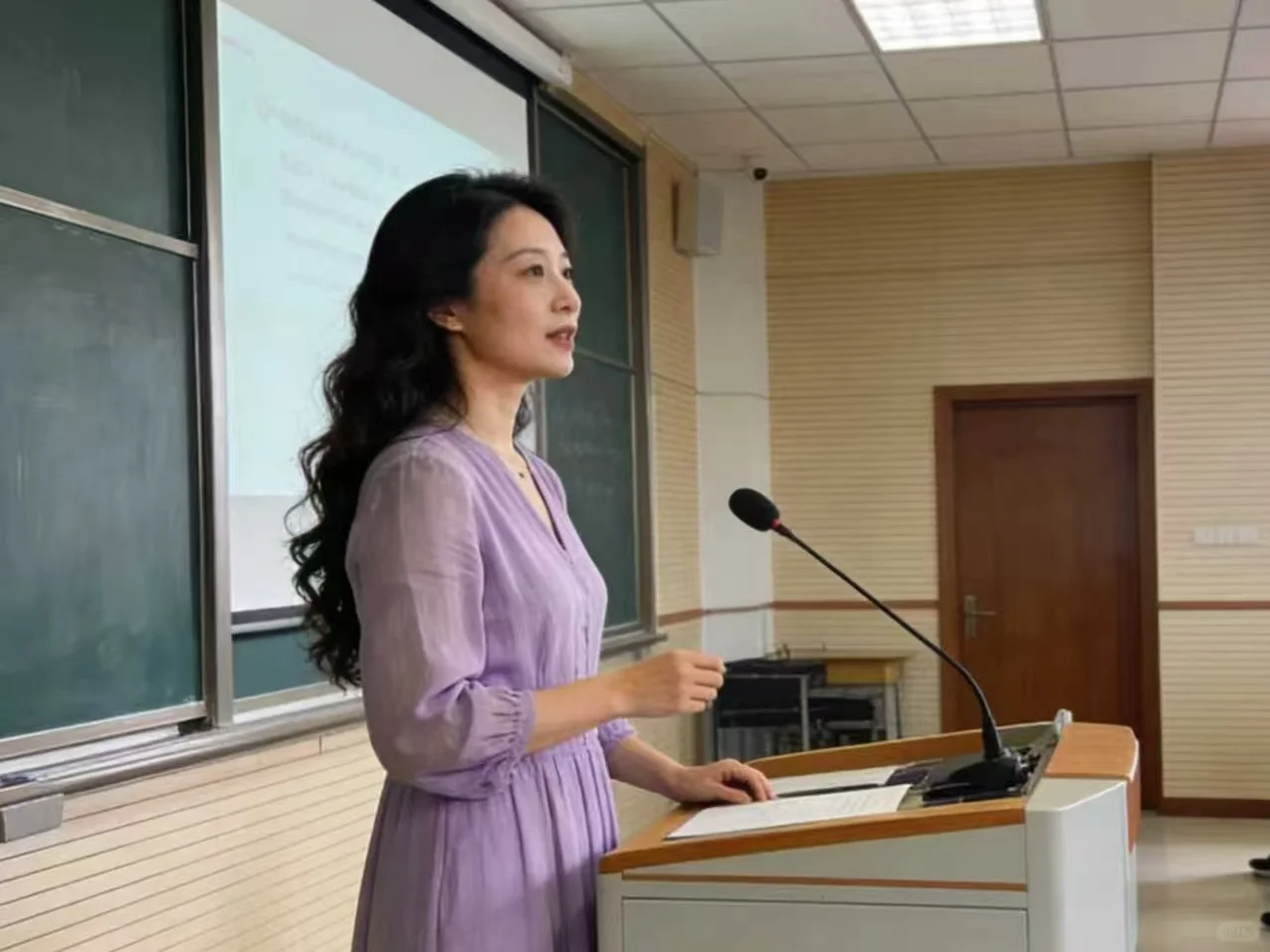 竞聘教务处：她的教案，全校老师追着要