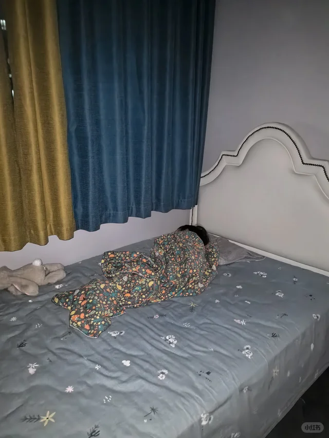 为啥一岁九个月的她非要自己睡。