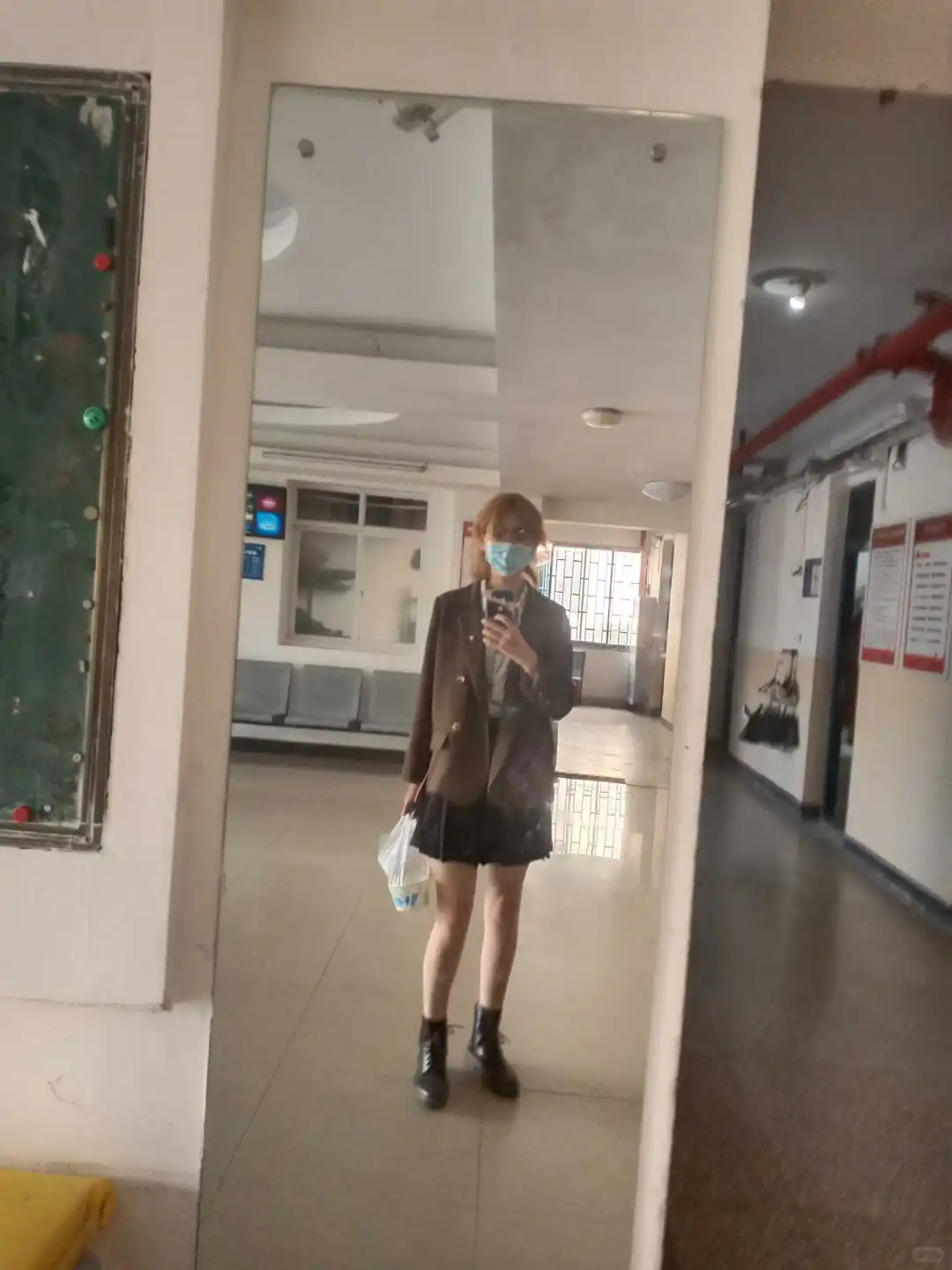 谁曾想，大一的时候穿成这样就是下楼买个饭