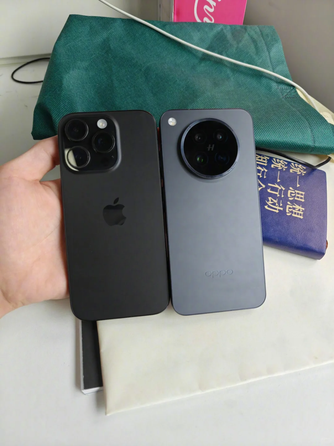 这哪个是OPPO哪个是苹果这简直也太像了吧