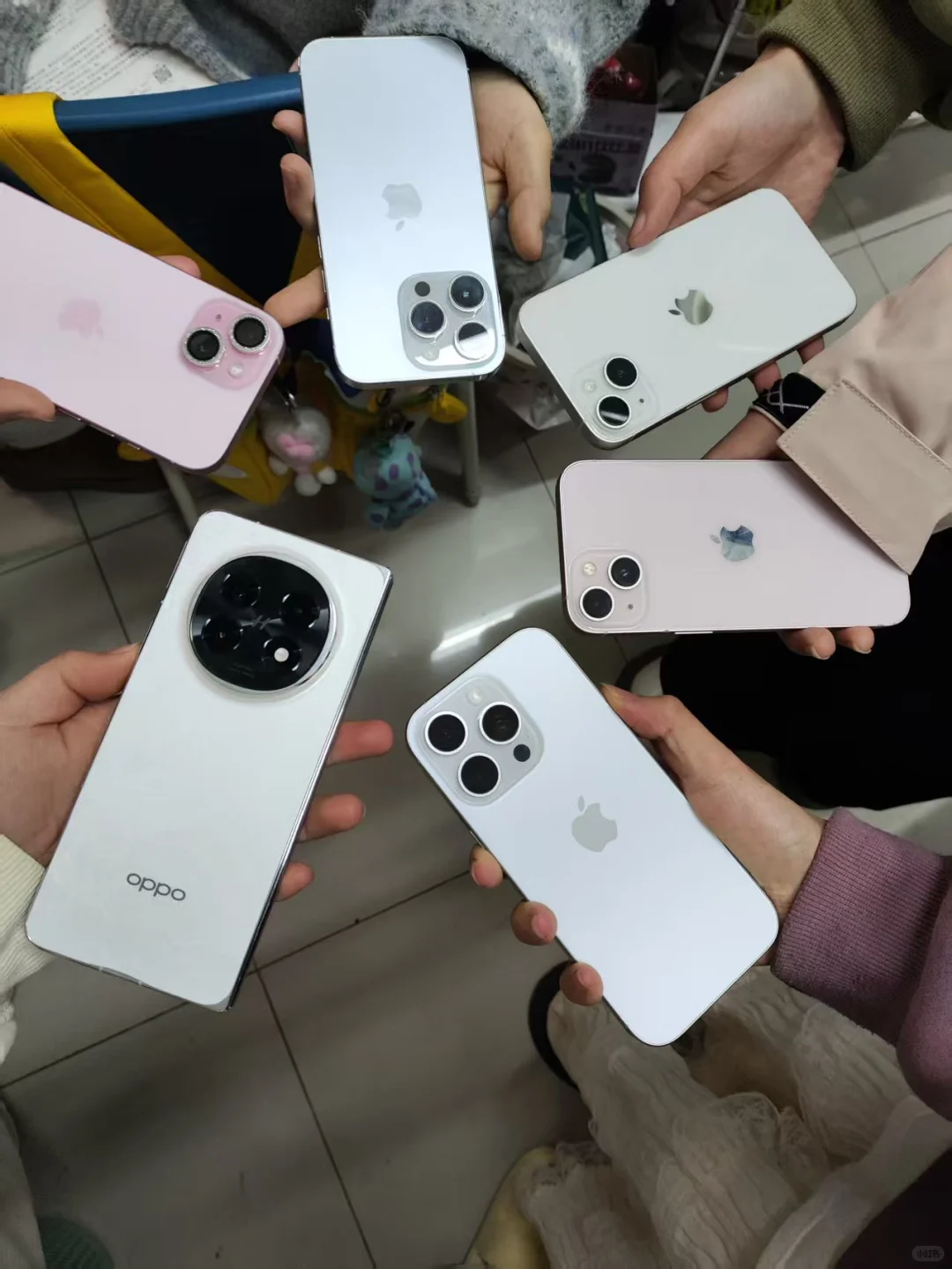 论一个宿舍都在用什么手机，除了我全是苹果