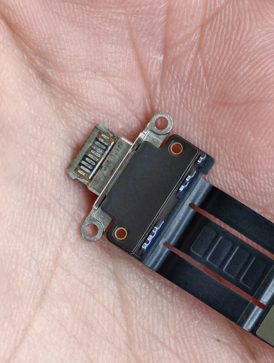 血的教训！千万不要用安卓线给ipad充电！