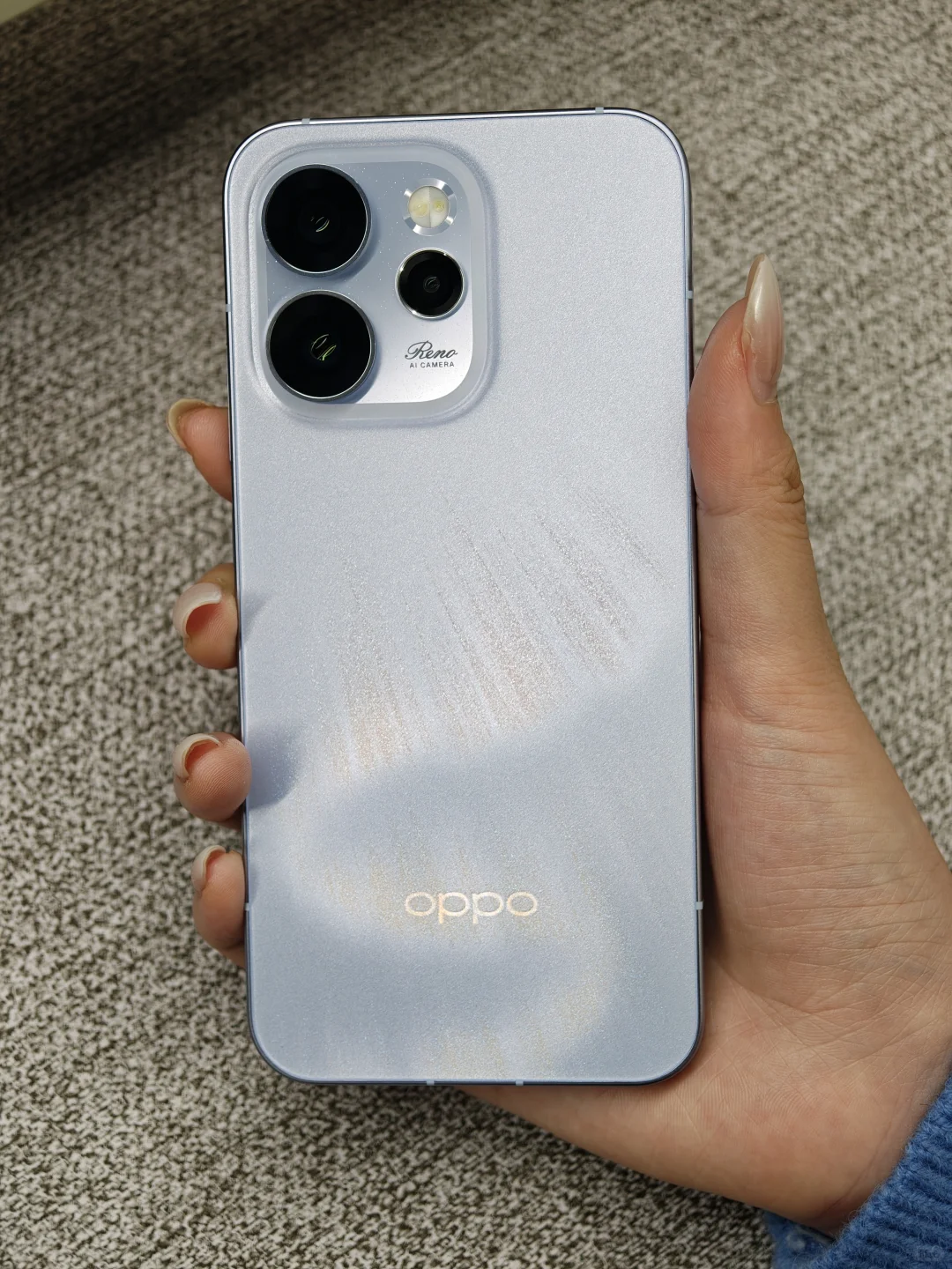 OPPOReno15Pro和iPhone沙漠金好像有点像？