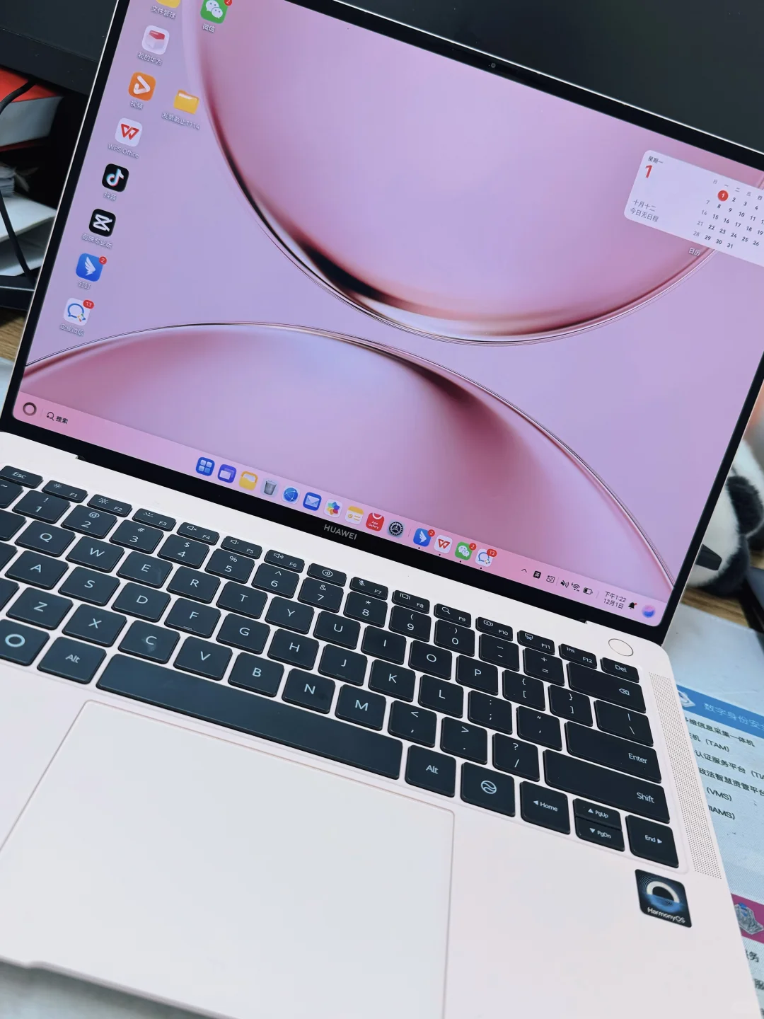 漂亮但不实用：华为鸿蒙系统笔记本😭