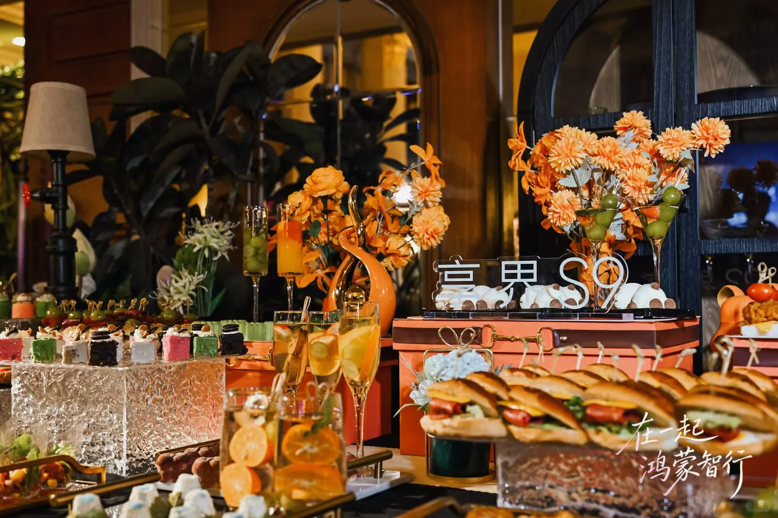 鸿蒙智行星享之夜