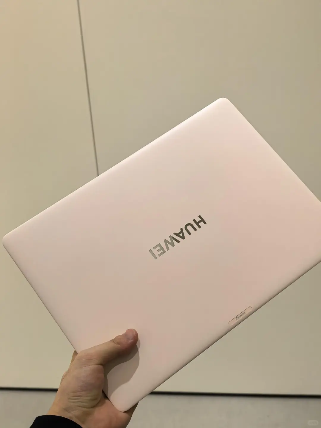 鸿蒙电脑新配色，瑞红和拂晓粉现货出