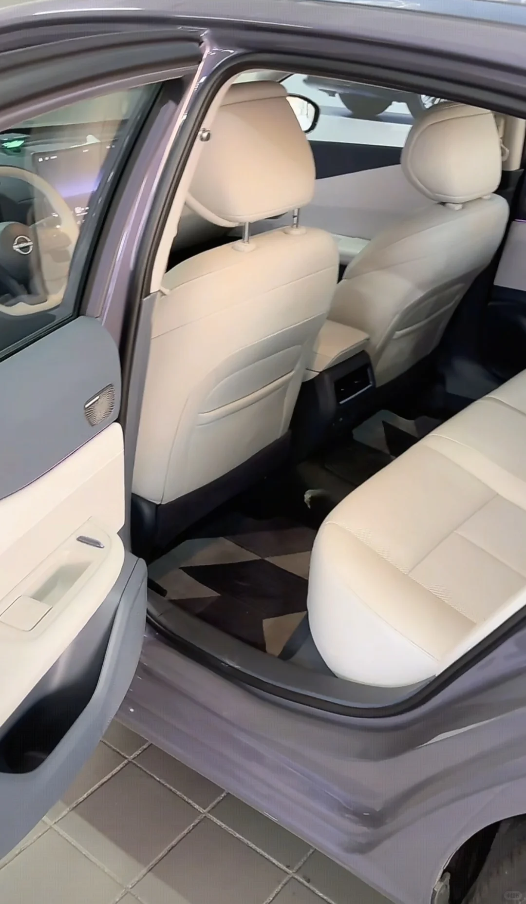 打卡天籁鸿蒙座舱：燃油车也能有满格智能体