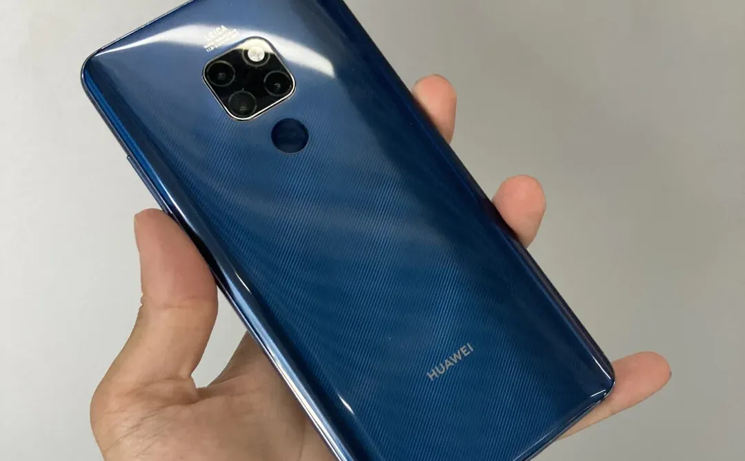 大屏LCD华为Mate20