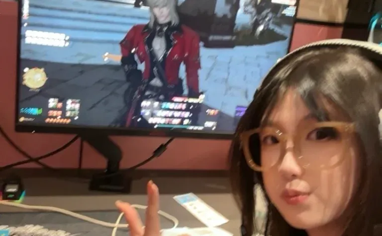 就算出门旅游我也要打ff14！！