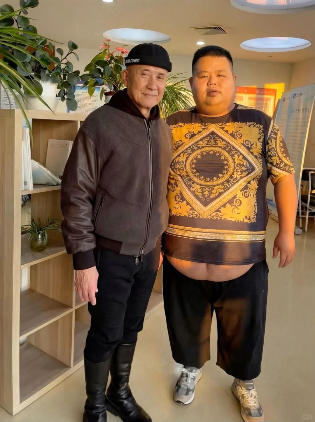 有幸跟高老师一起拍了张照片。太有面了～