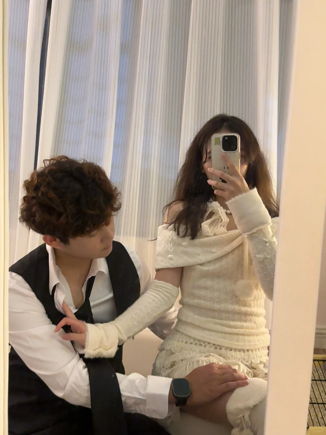 🆘啊啊啊啊！被男朋友摁在公司电梯里…