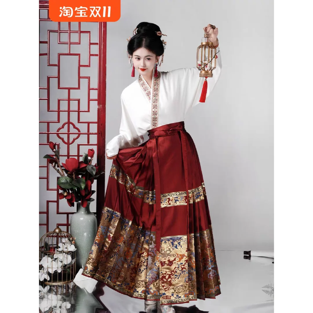 一套利用率很高的婚恋轻礼服