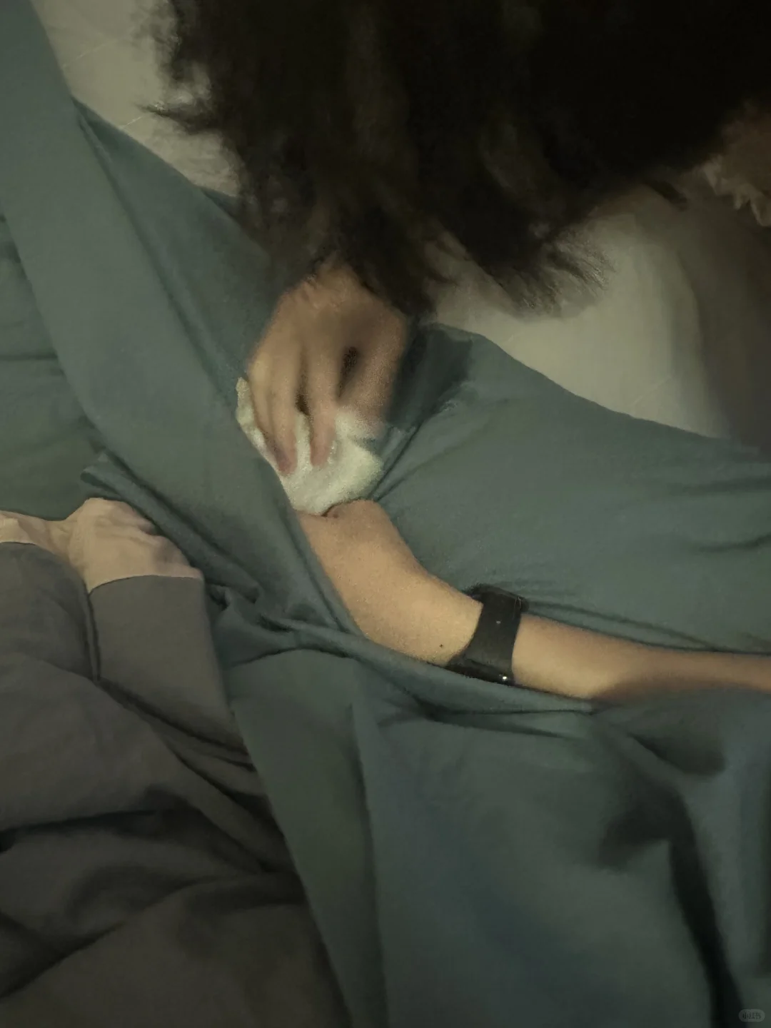 第一次去男朋友家来例假把床弄脏了。。。🥲