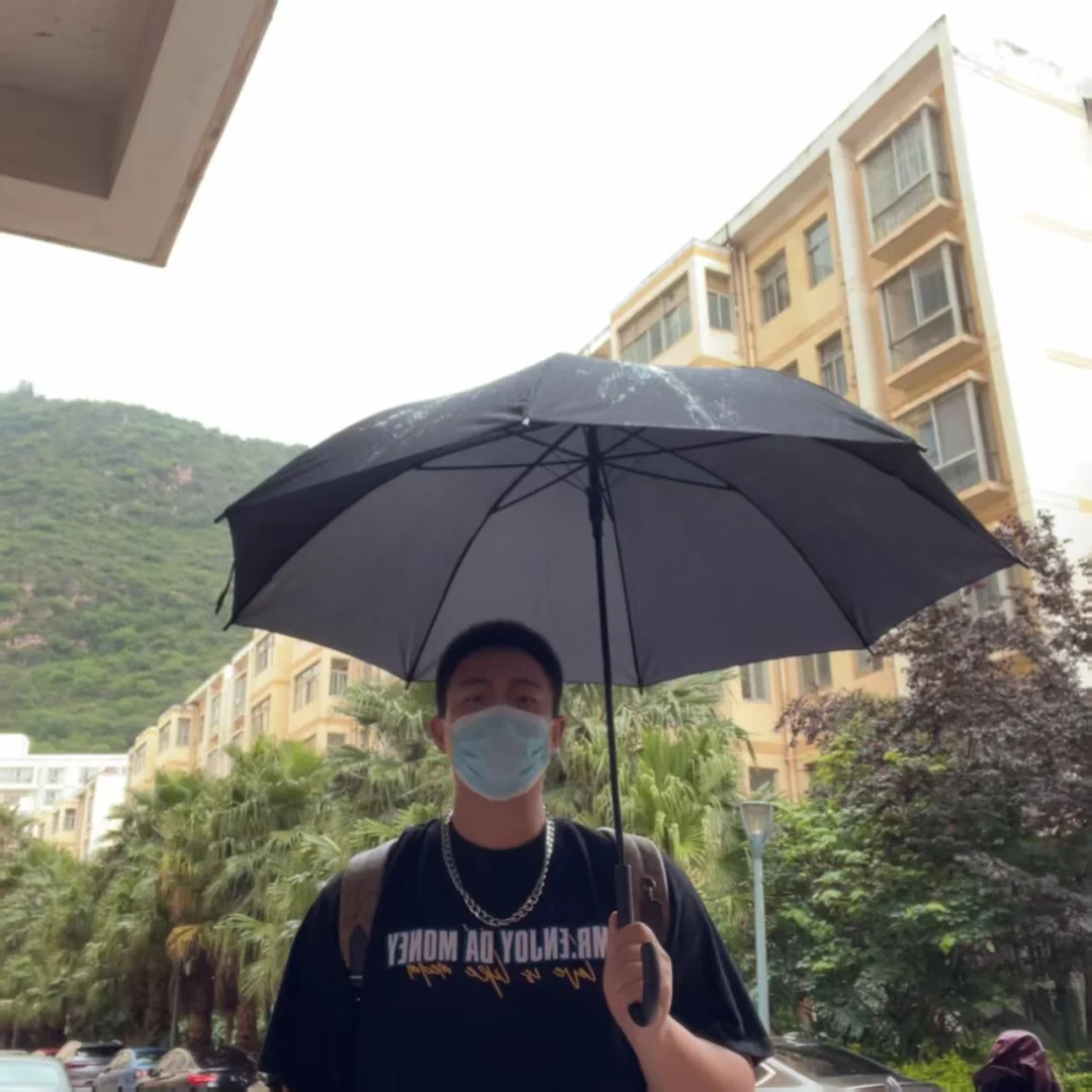 恋爱恋爱没有,聊天也找不到人。