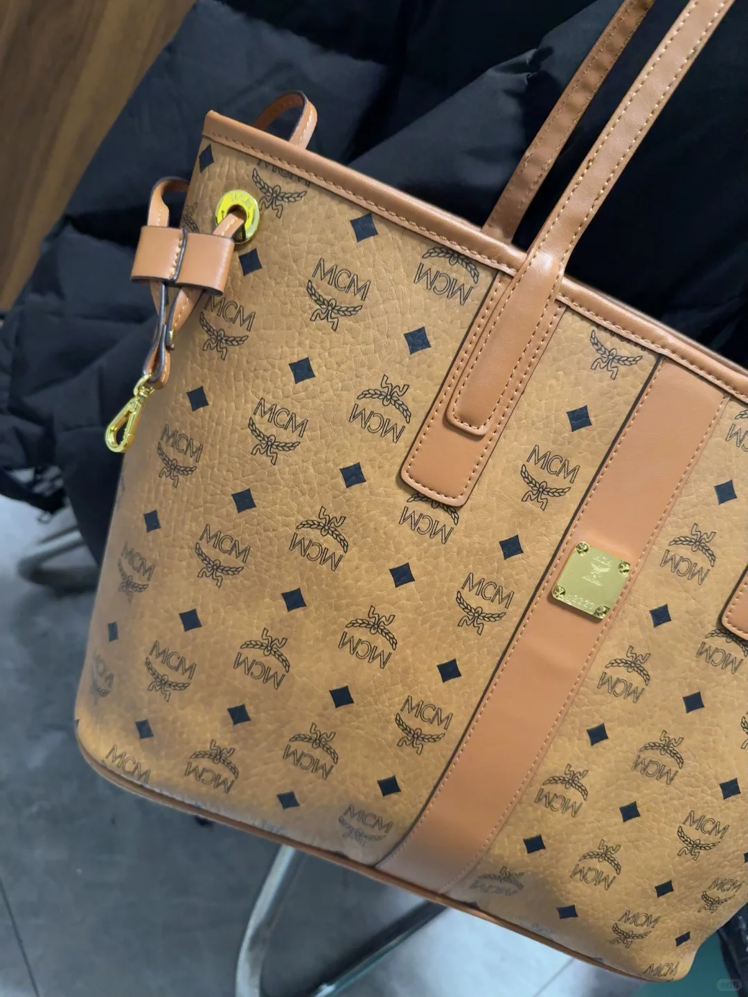 和男朋友一起吃饭背的这个没被看出来…