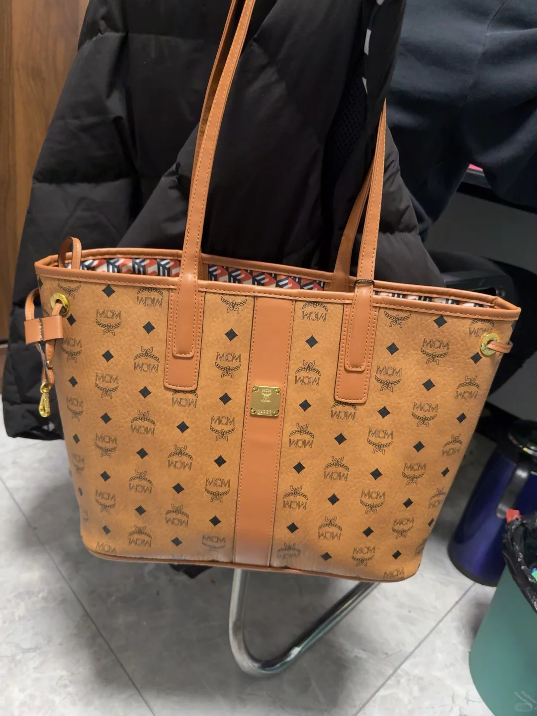 和男朋友一起吃饭背的这个没被看出来…