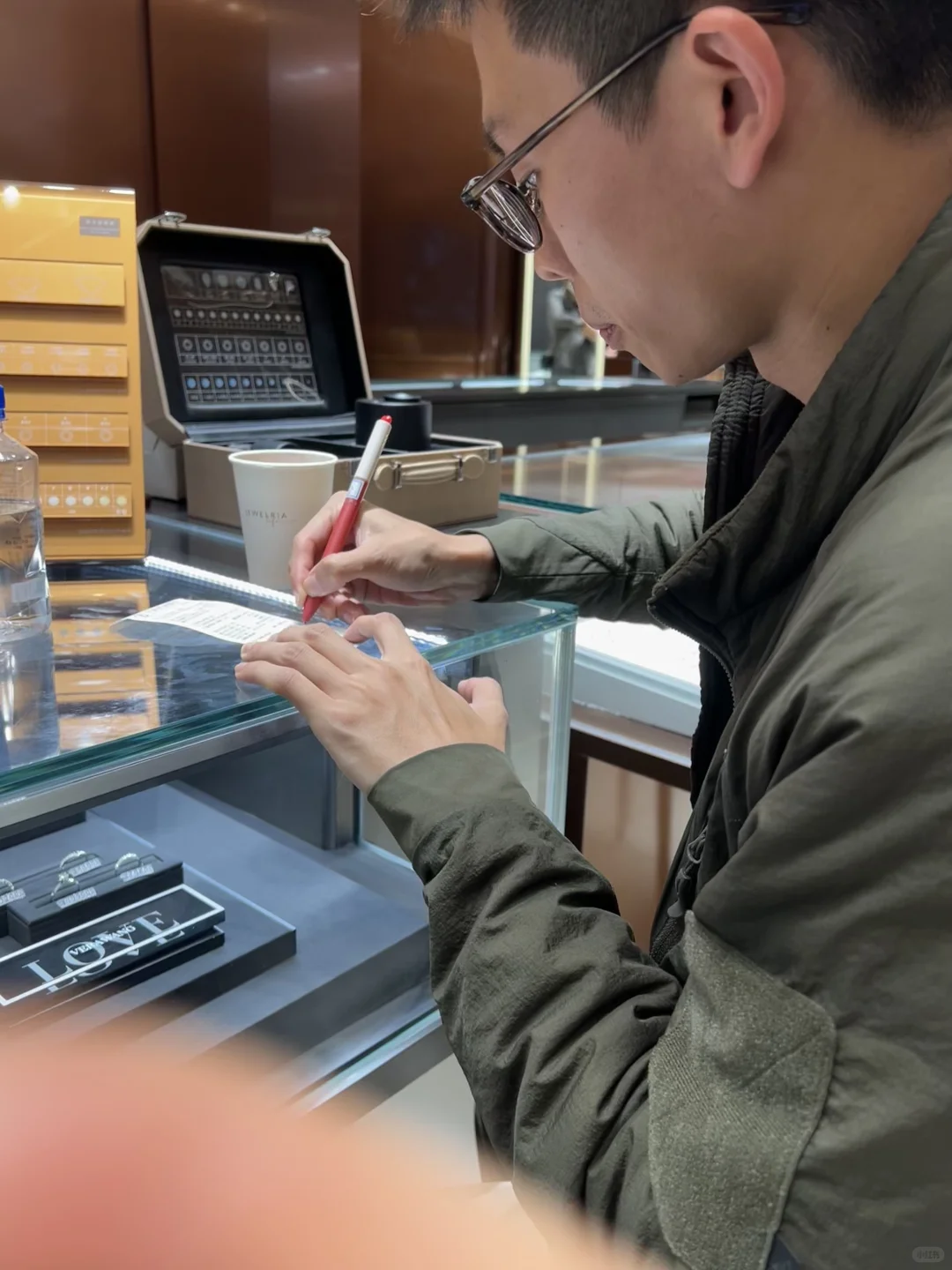 女朋友的第一条钻石项链