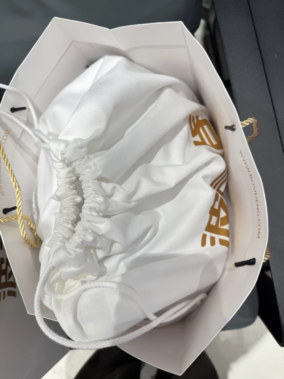 男朋友给的波司登和金耳钉