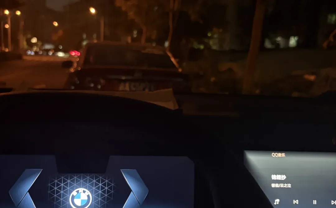 想找个女朋友带她去很多很多地方。