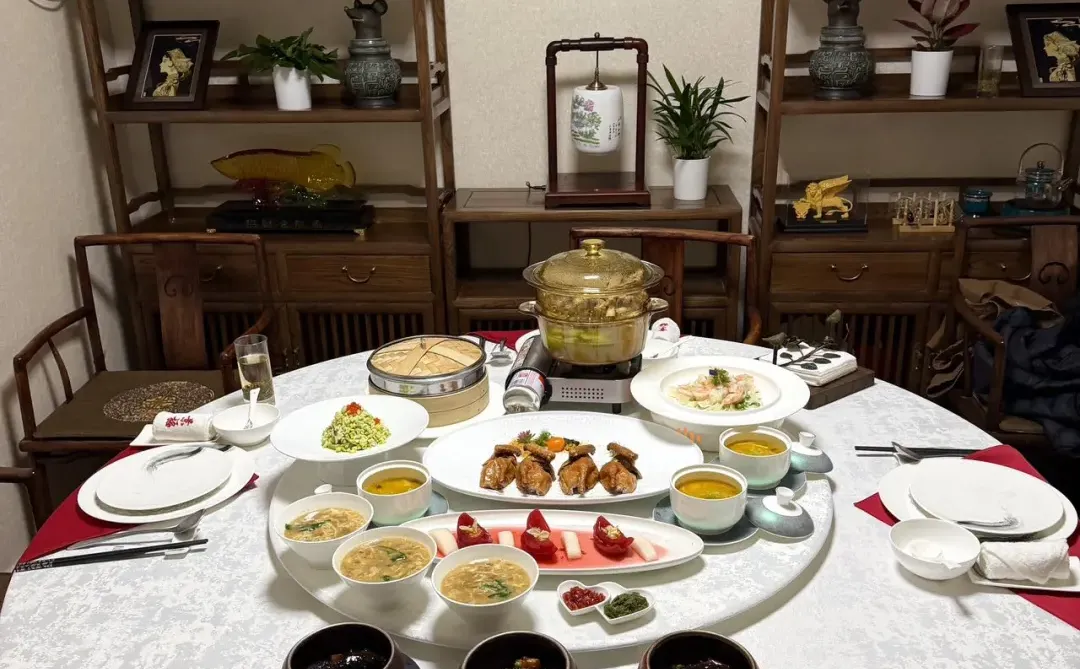 女朋友带我来的，说是北京蕞适合宴请的！！