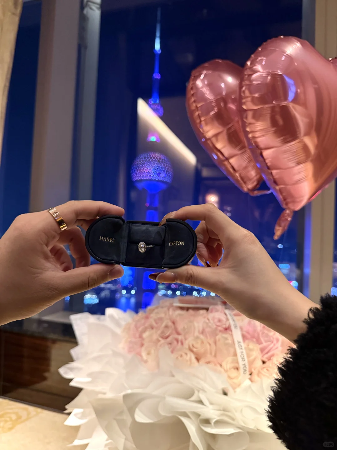 从此这个世界上又多了一位HW女孩~💍