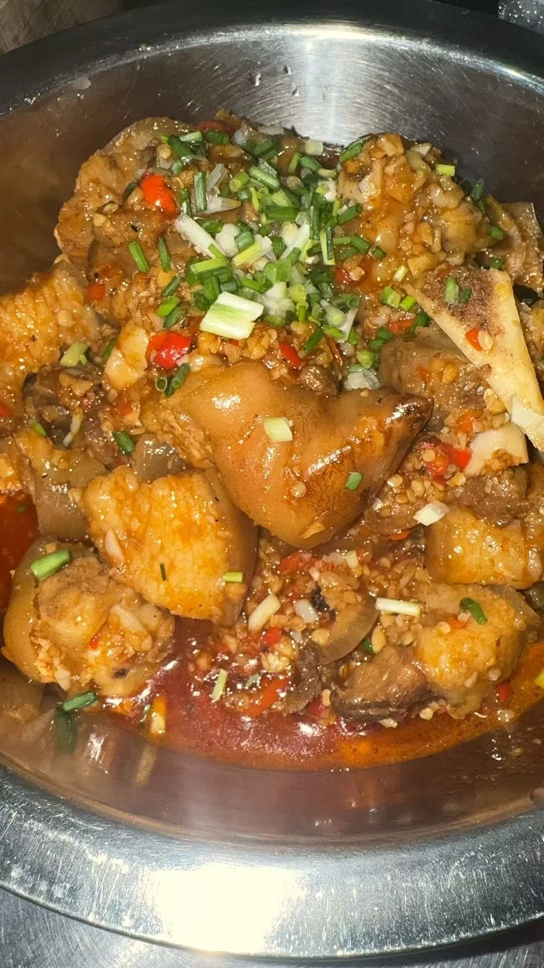 想找个女朋友带她去很多很多地方。