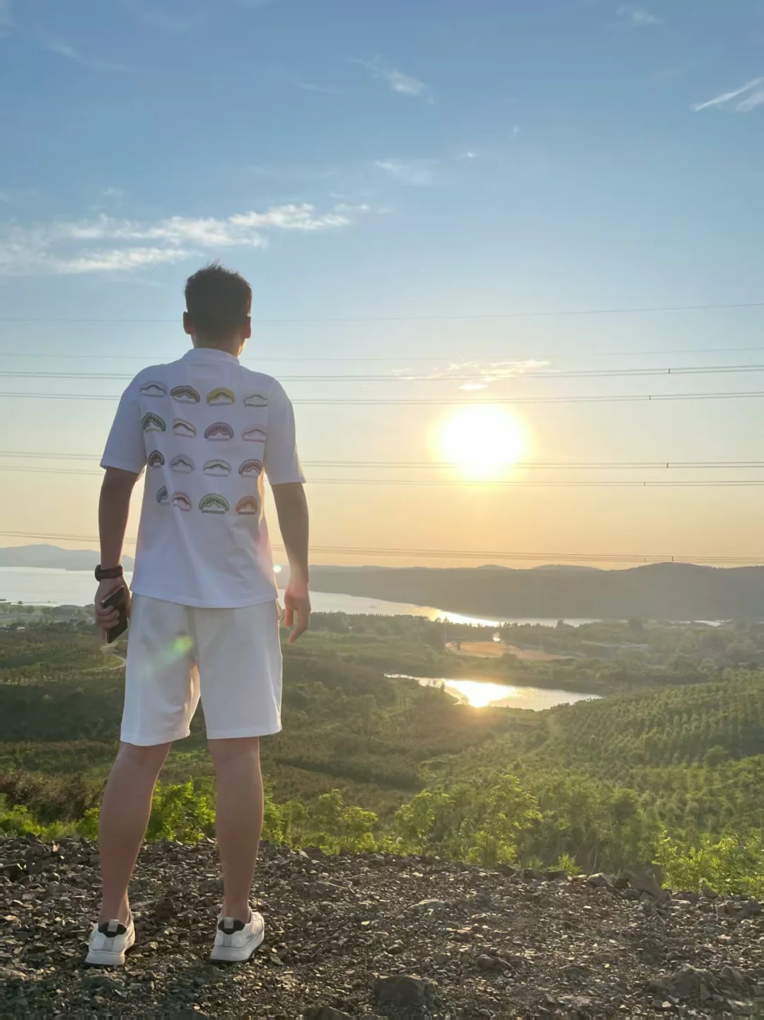 94老登蹲女朋友啦