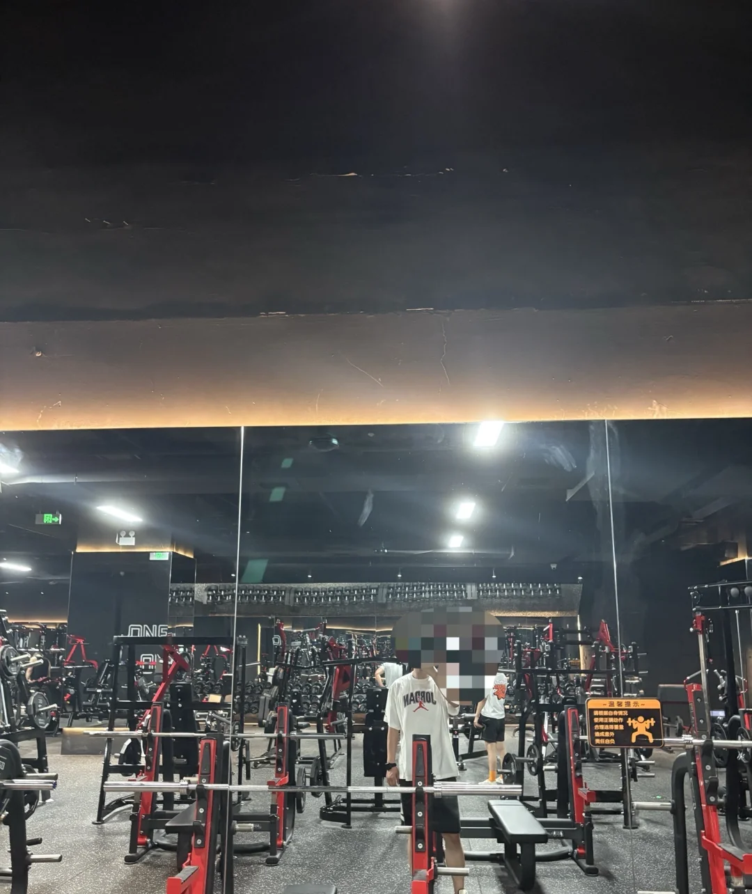 想找个女朋友带她去很多很多地方。