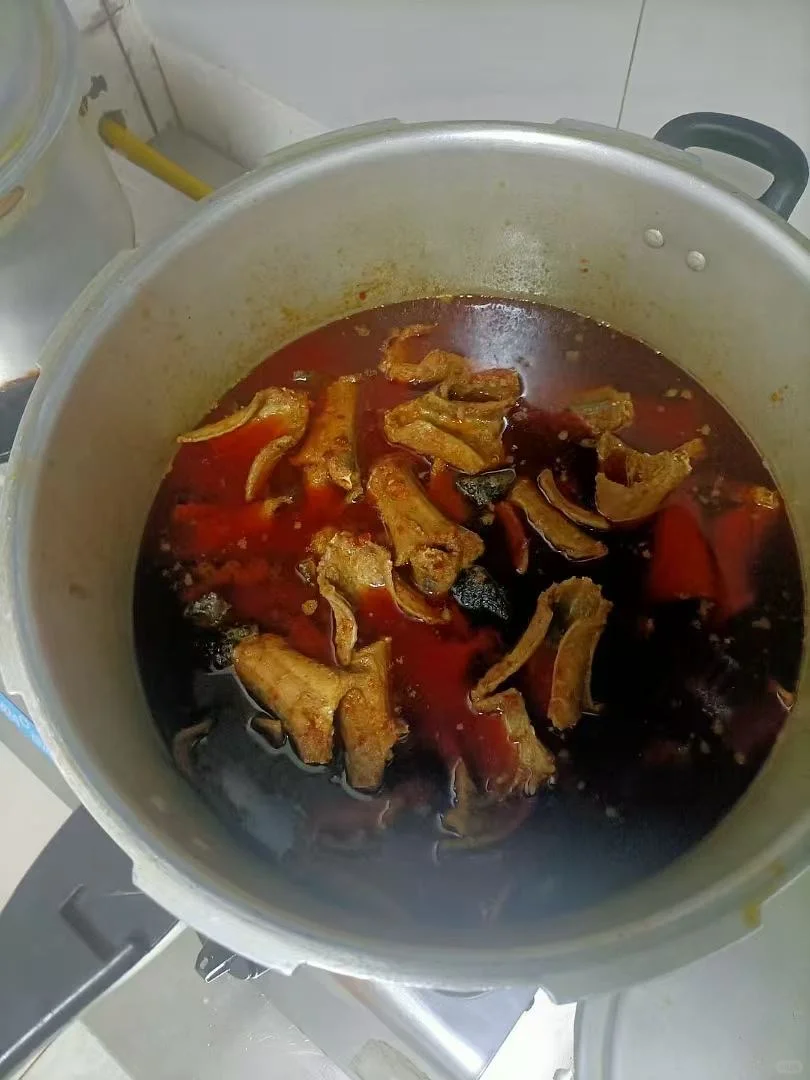 想找个女朋友带她去很多很多地方。