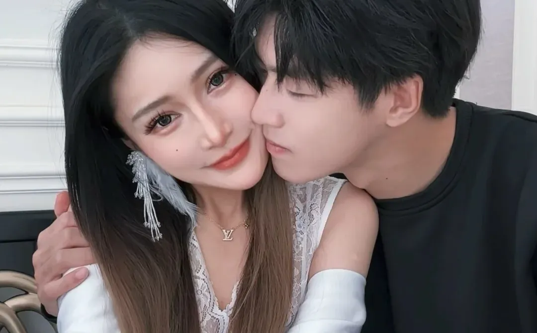 36岁姐姐和男大谈恋爱真的很爽‼️