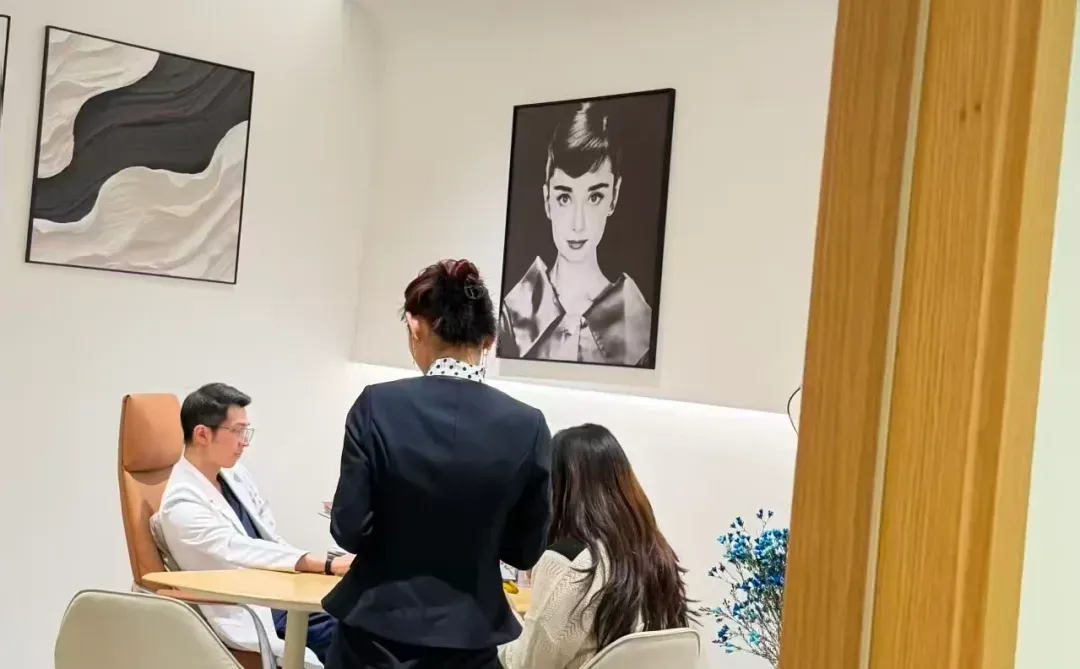 郑州陪女朋友看泪沟，就面了几分钟…