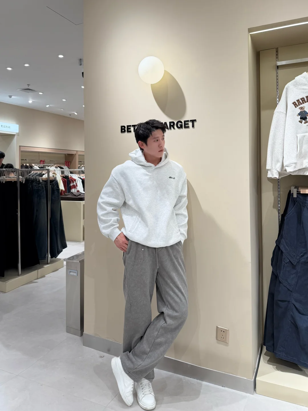 陪女朋友逛街被这家新开的服装店种草了！！