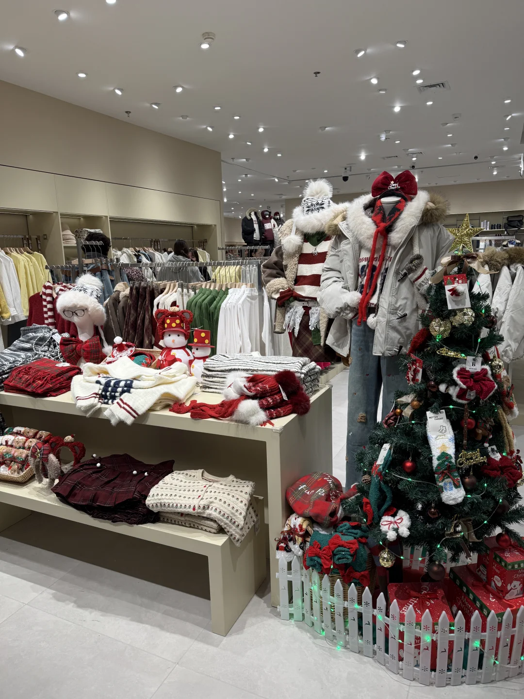 陪女朋友逛街被这家新开的服装店种草了！！