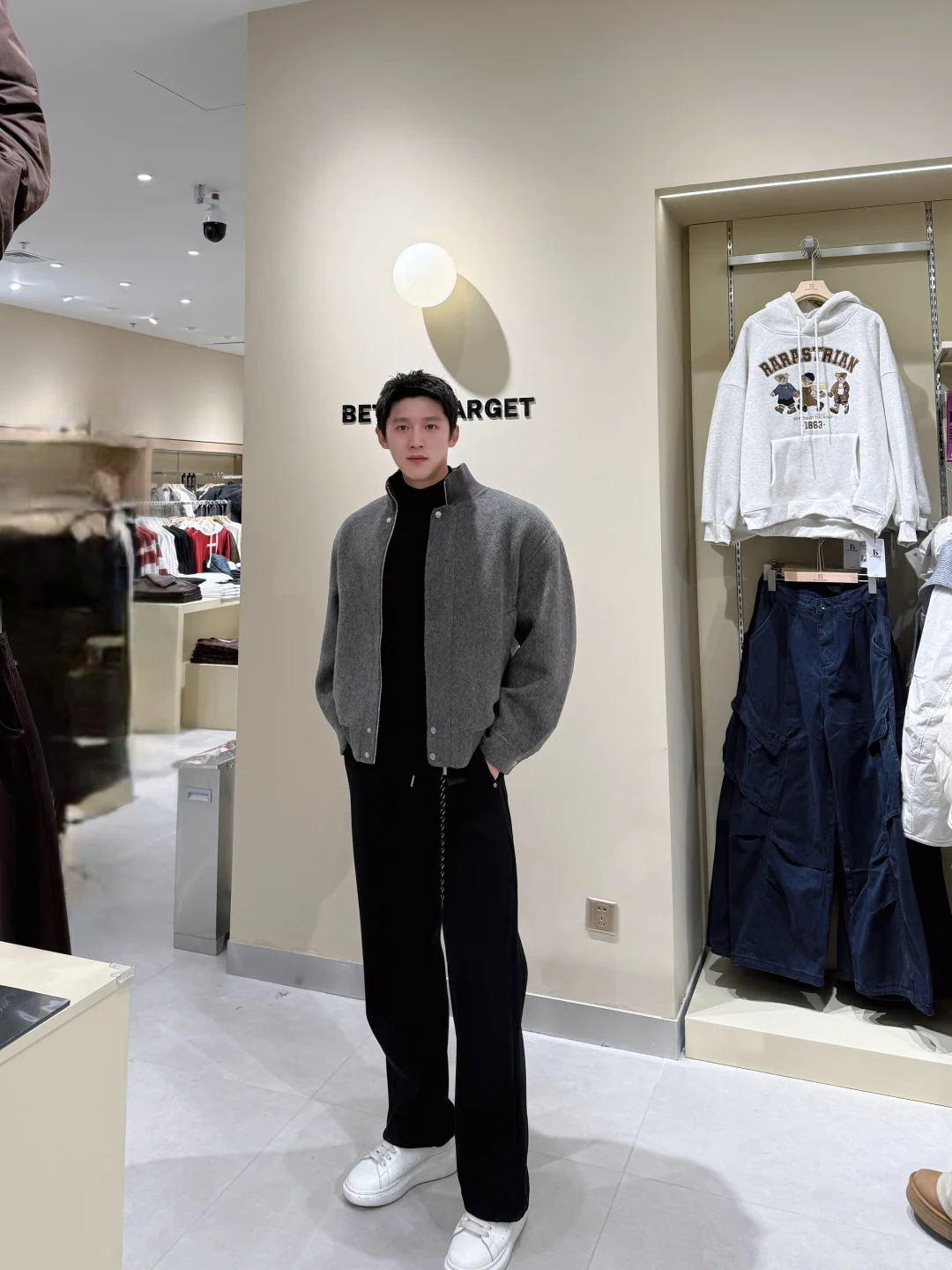 陪女朋友逛街被这家新开的服装店种草了！！