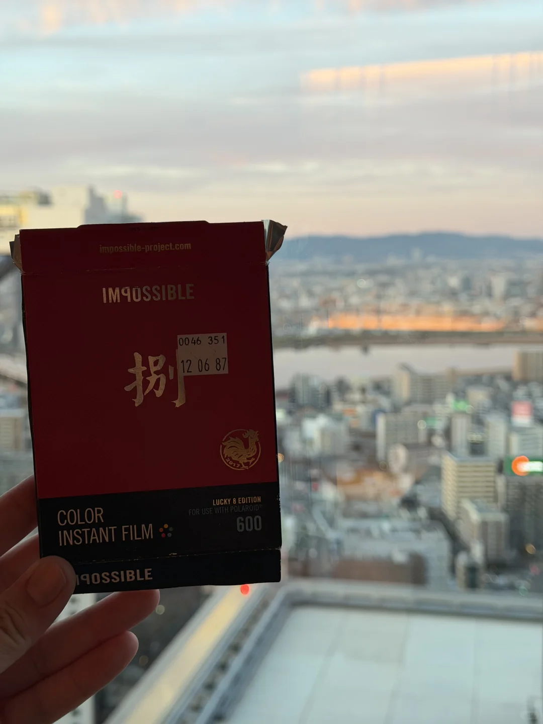 要不是女朋友这辈子也拍不到这盒宝丽来