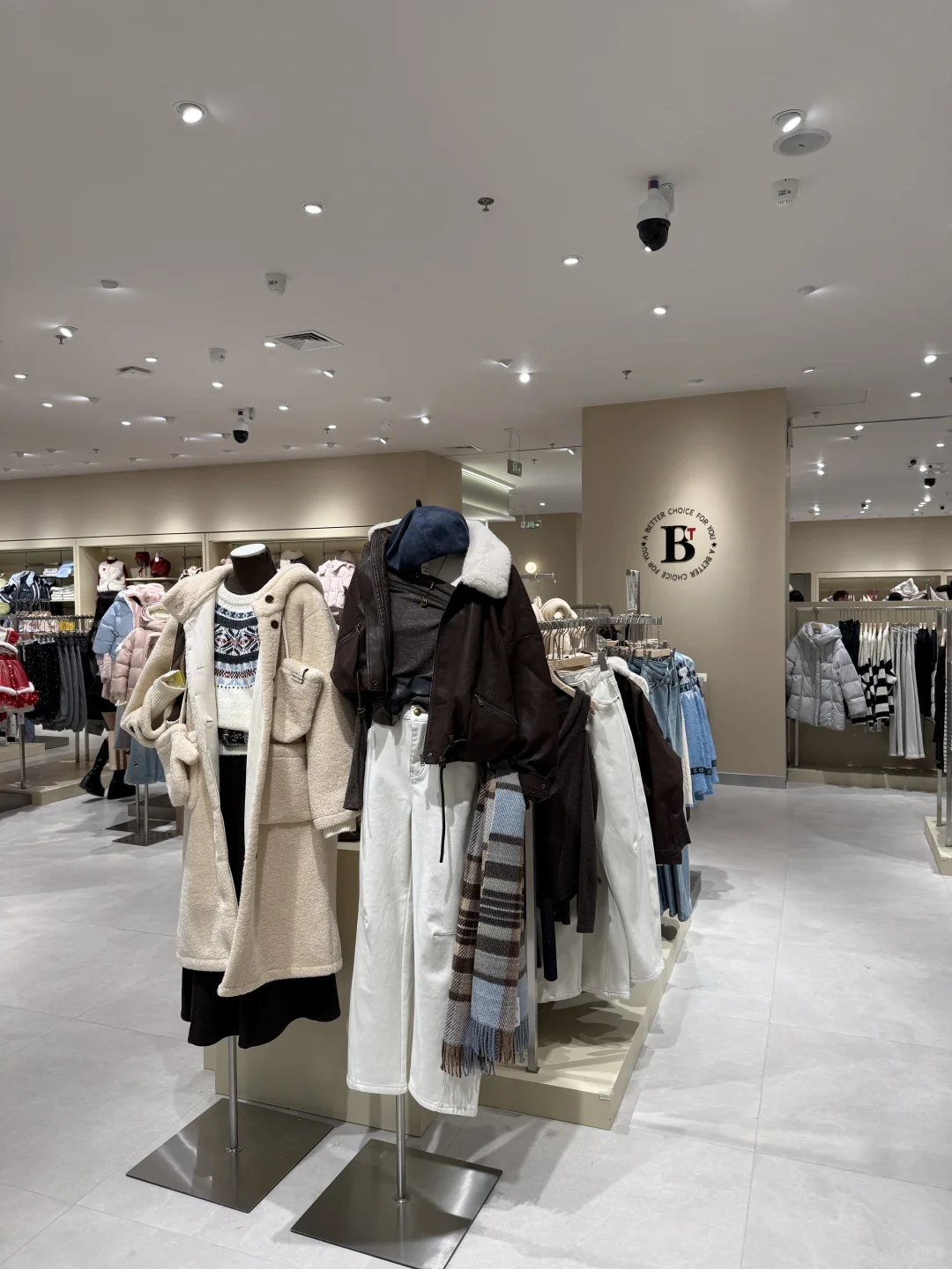 陪女朋友逛街被这家新开的服装店种草了！！