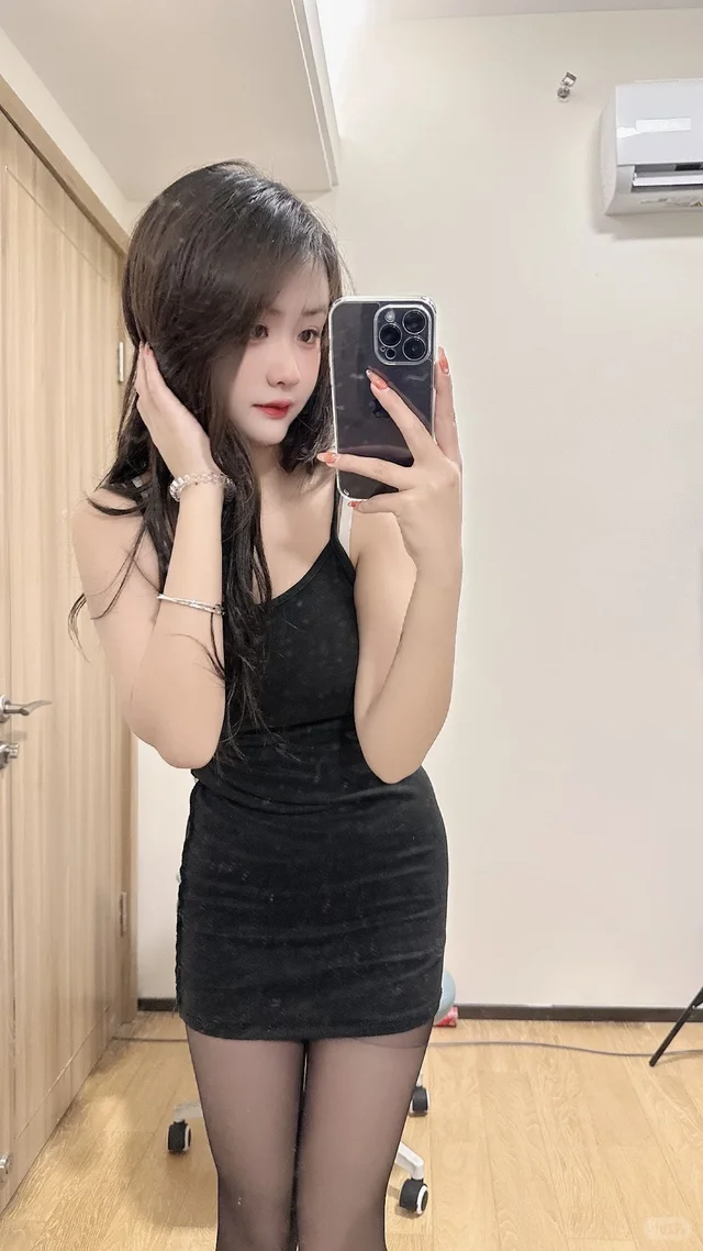 成都女大 这样的身材 可爱在性感面前不值一提 完美身材 正常穿搭可出门 正常穿搭