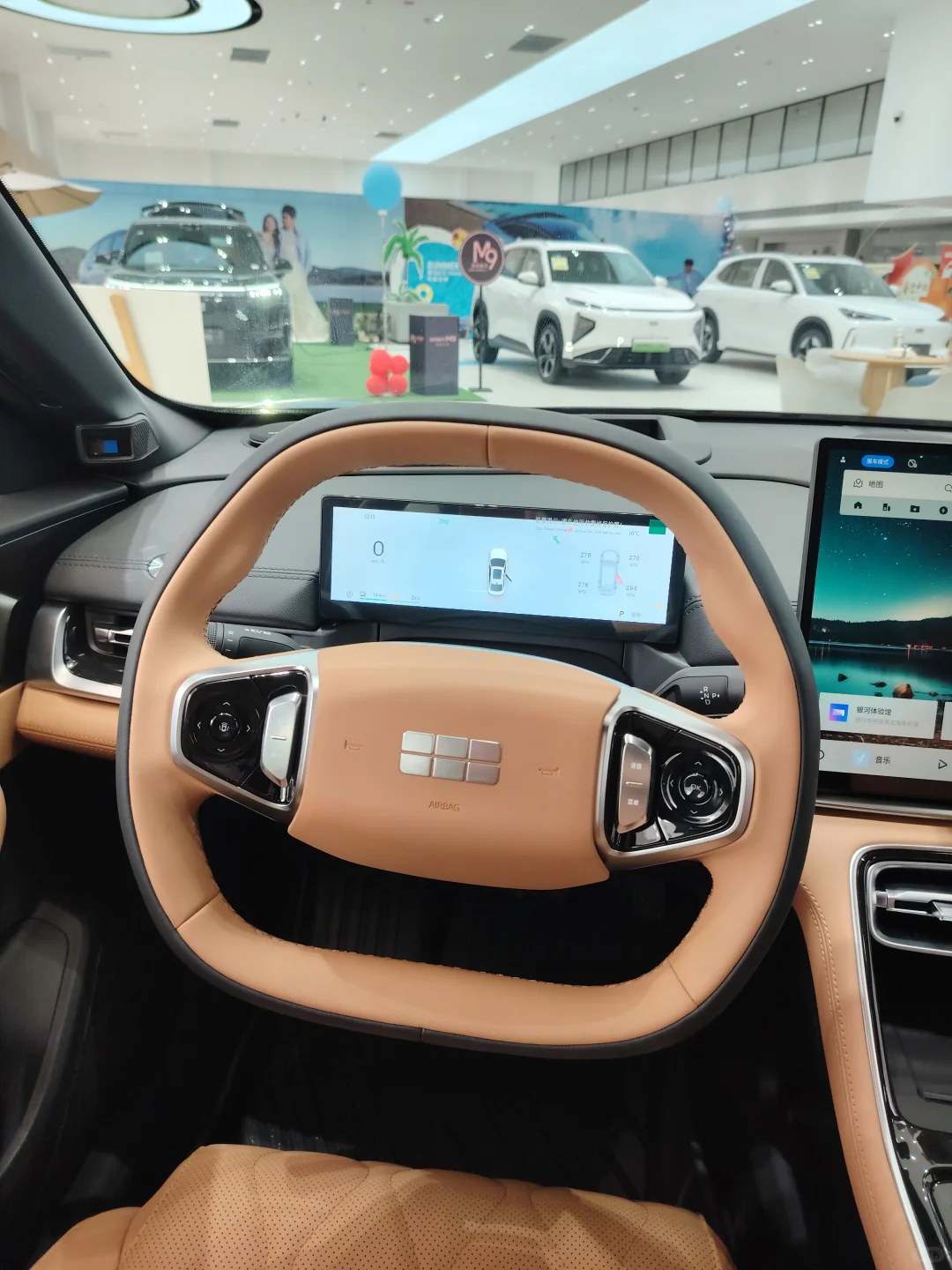 月薪5K闭眼入！00后第一辆轿车，吉利银河A7