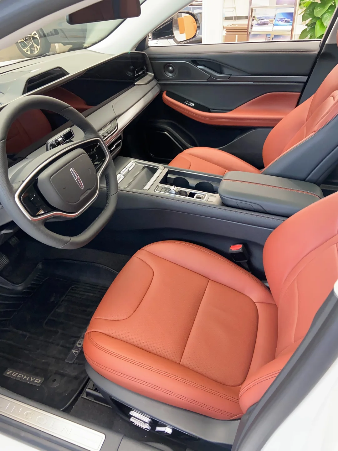 今天的林肯Z是白色的🤗