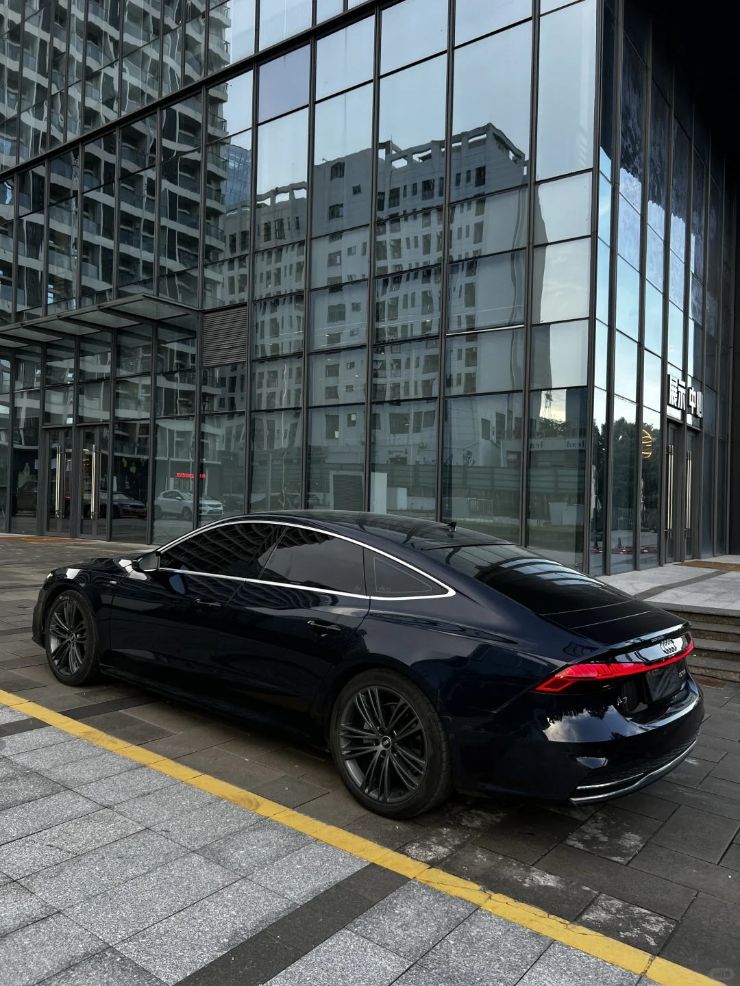 全款售价15.8万🉐2023年23款奥迪A7