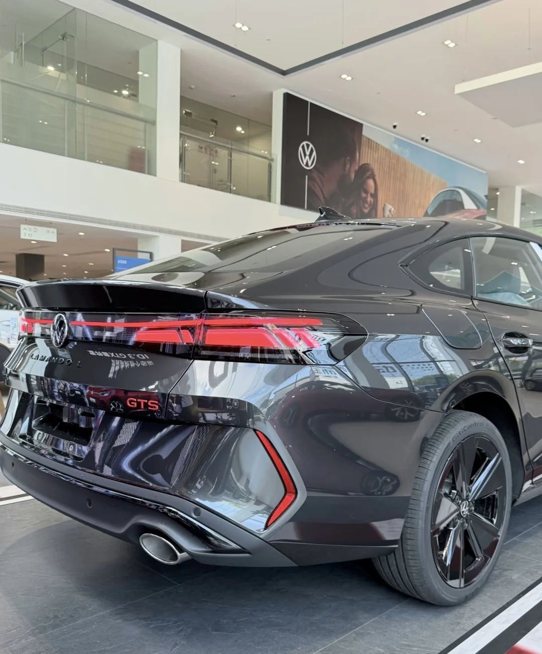 这台车也太帅了吧