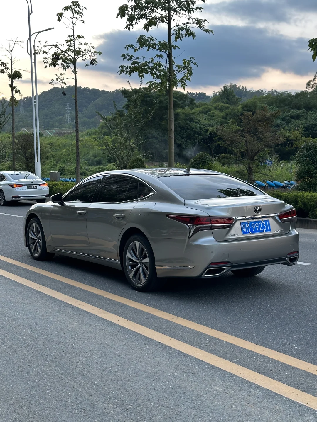 🚗情怀绝版｜雷克萨斯LS350，我的D级座驾